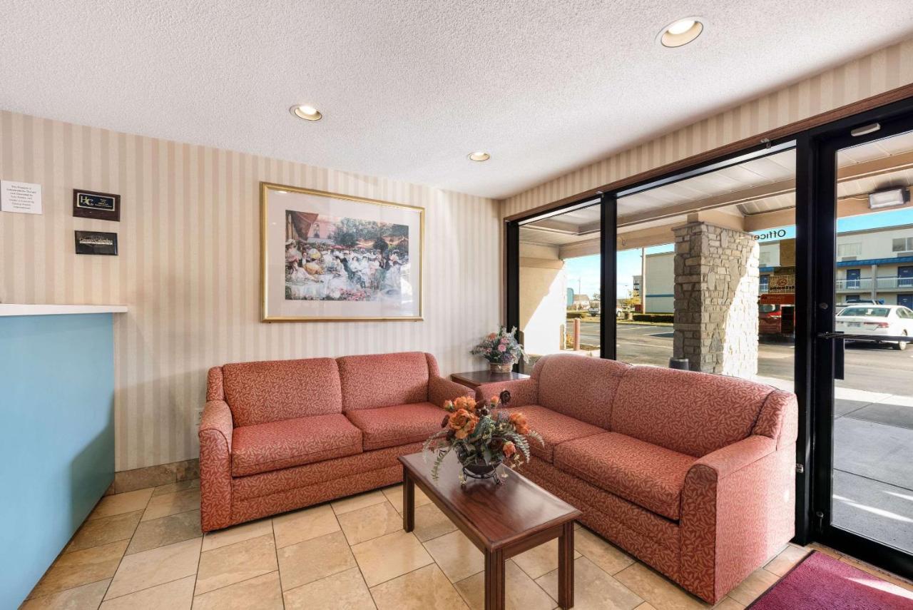 Rodeway Inn Columbus Bagian luar foto