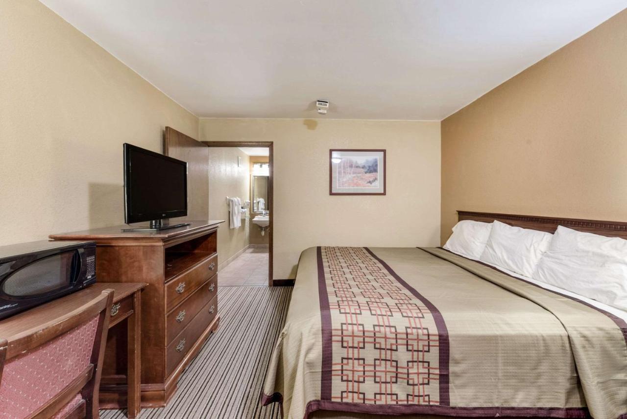 Rodeway Inn Columbus Bagian luar foto