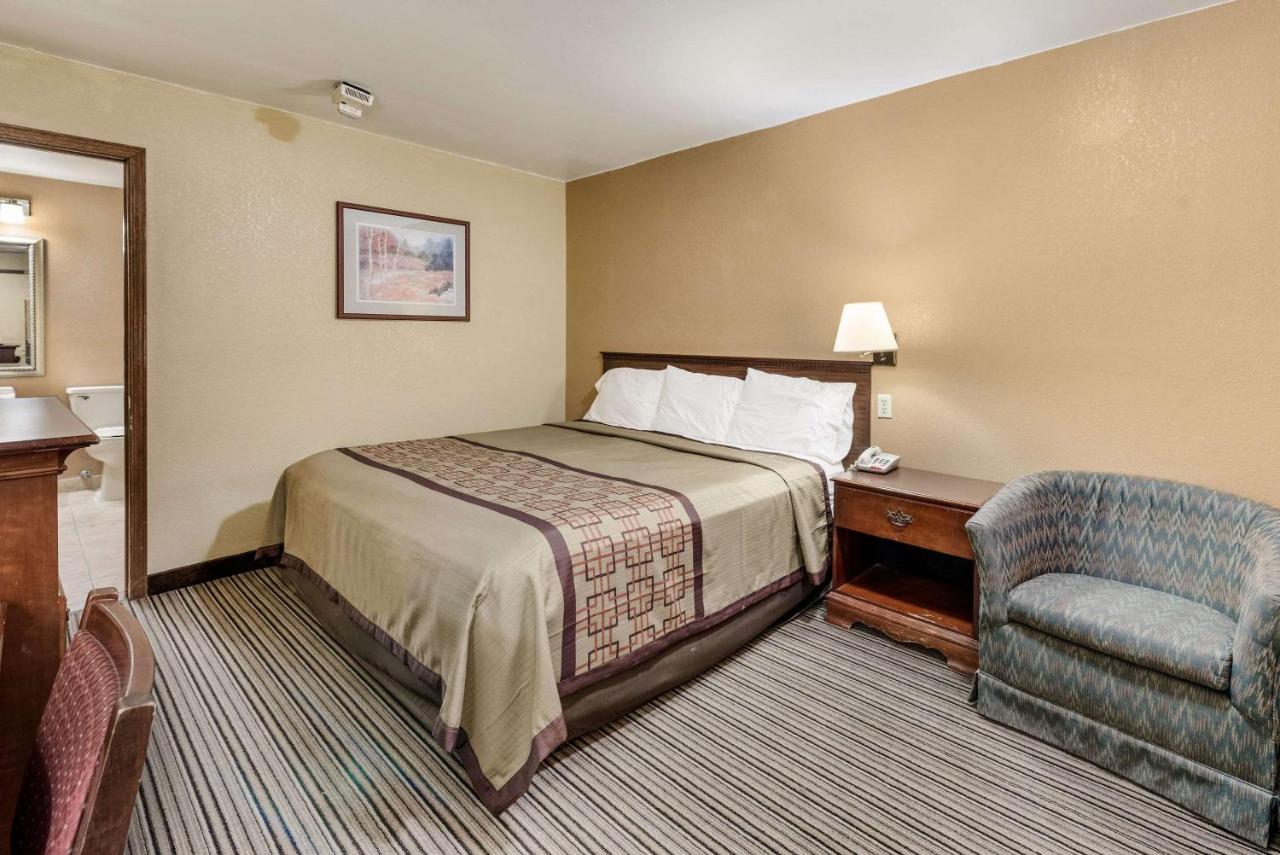 Rodeway Inn Columbus Bagian luar foto