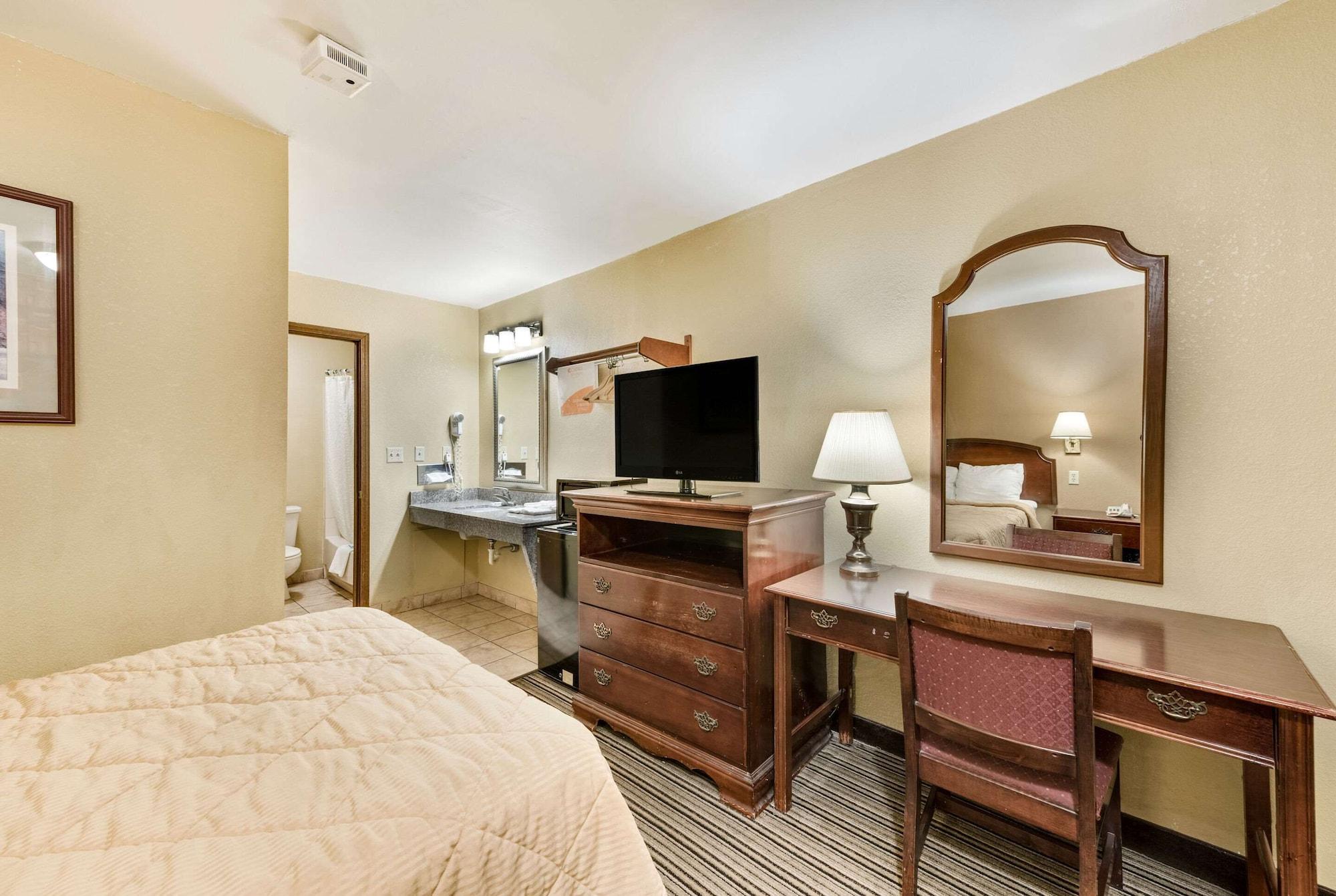 Rodeway Inn Columbus Bagian luar foto