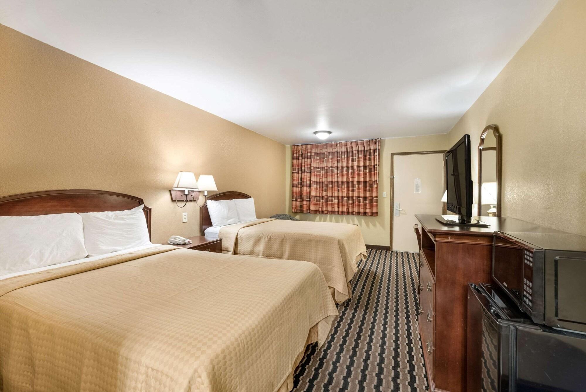 Rodeway Inn Columbus Bagian luar foto