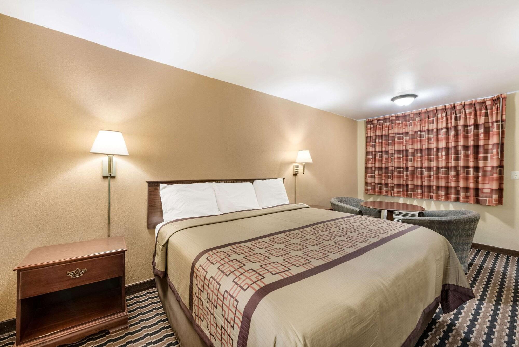 Rodeway Inn Columbus Bagian luar foto