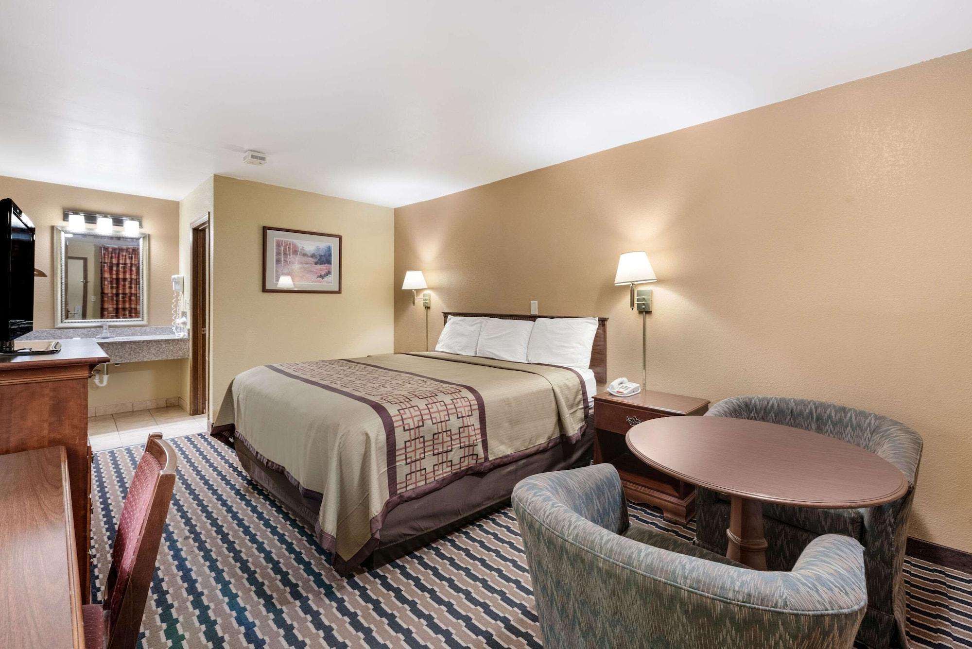 Rodeway Inn Columbus Bagian luar foto