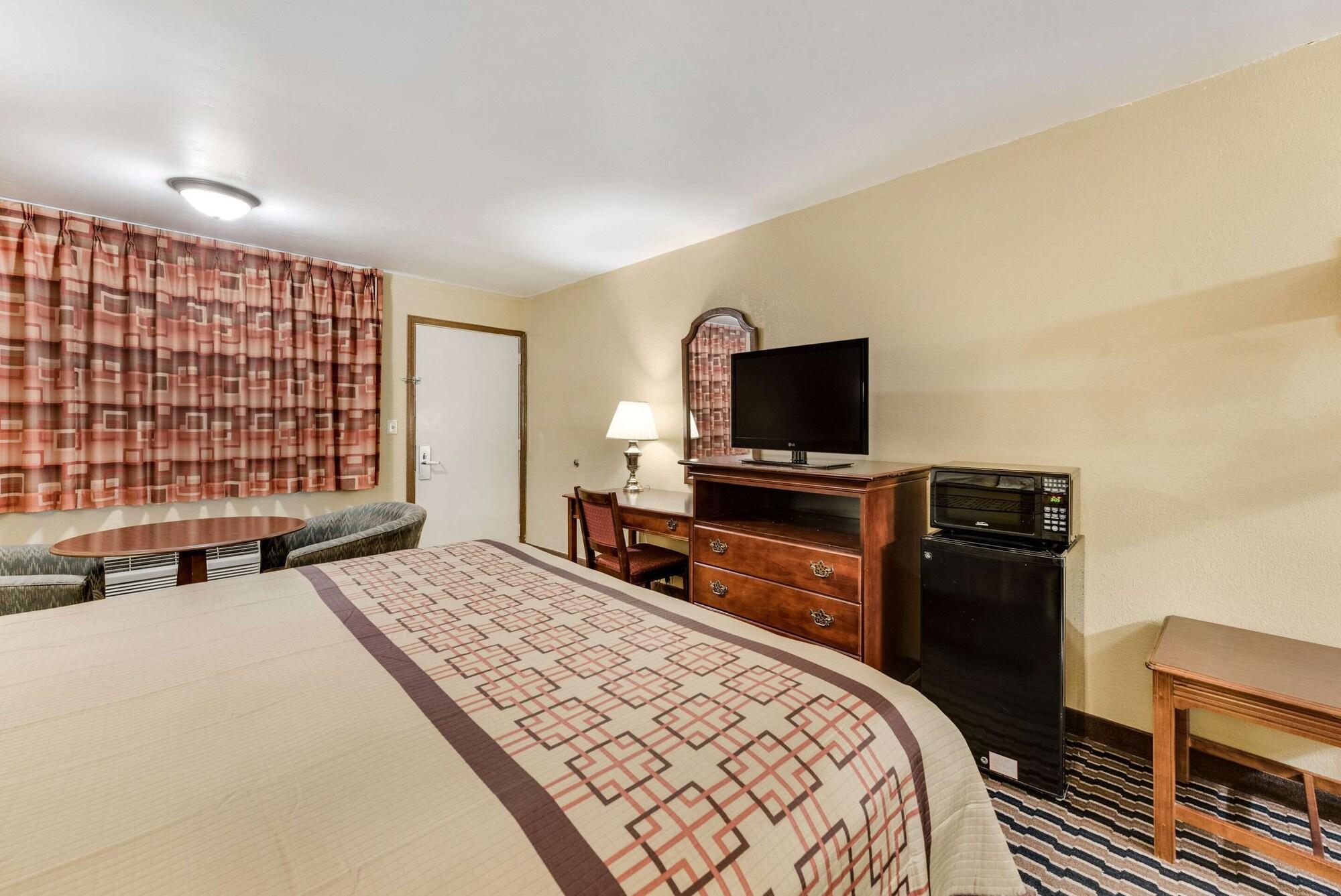 Rodeway Inn Columbus Bagian luar foto