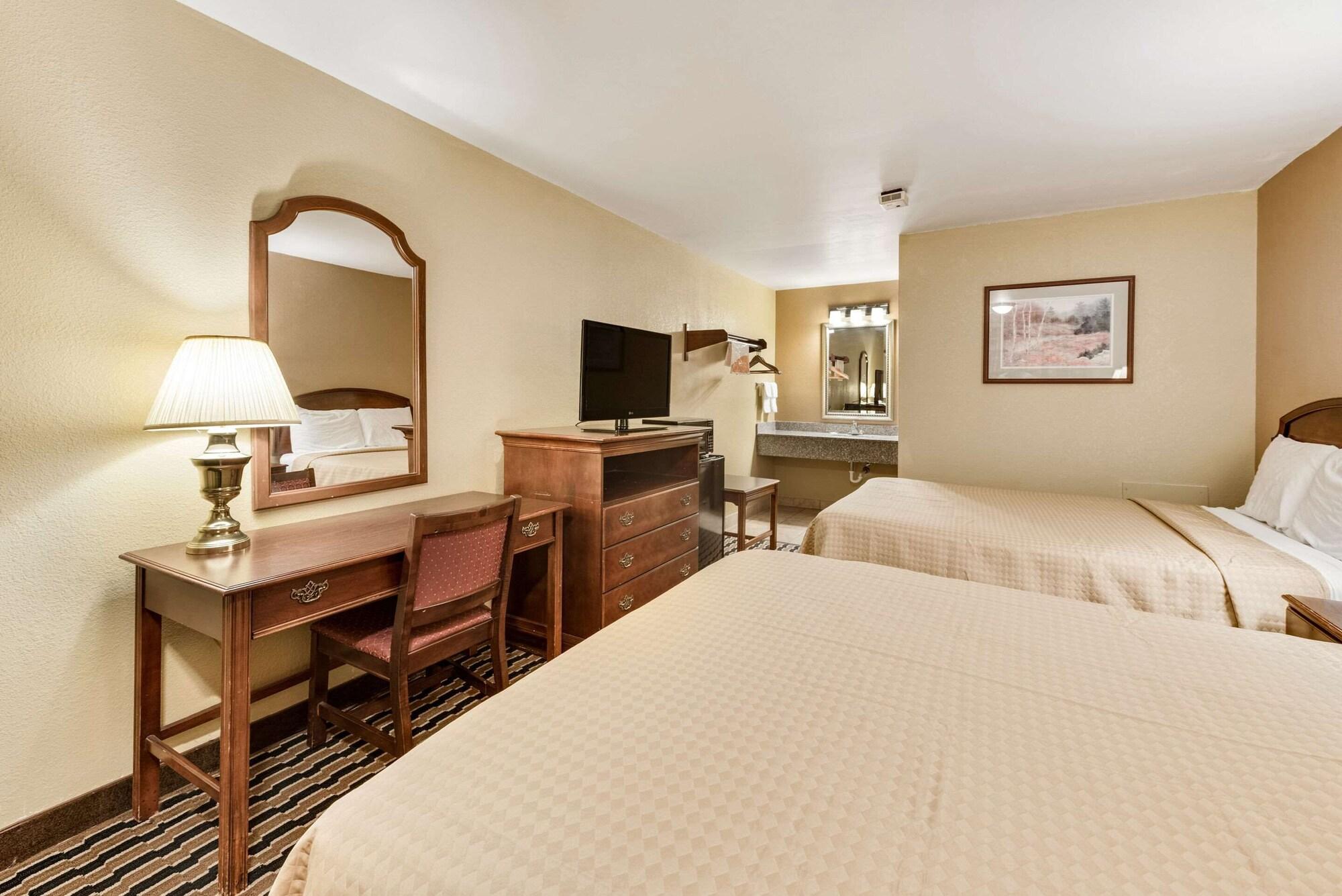 Rodeway Inn Columbus Bagian luar foto